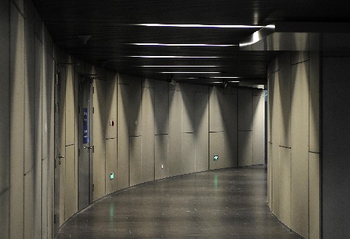 這是5月15日拍攝的國家體育館內(nèi)的運動員通道。 新華社記者王頌攝