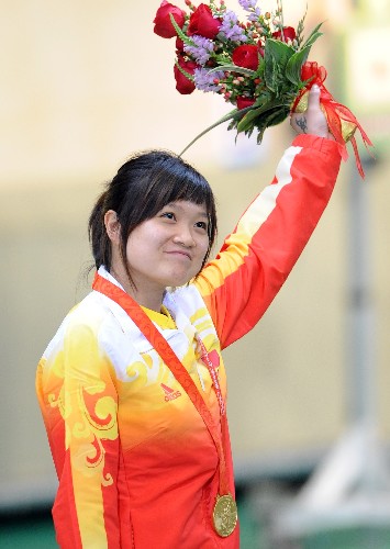 8月10日,中國(guó)選手郭文珺在頒獎(jiǎng)臺(tái)上。