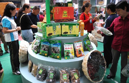 9月6日,來自大興安嶺地區(qū)的天然食品受到客商的青睞。