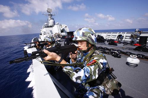 這是隨艦參演的海軍特戰(zhàn)隊員(2月22日攝)。新華社記者 查春明 攝