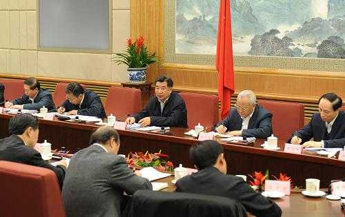 2月26日,中共中央政治局委員、國(guó)務(wù)院副總理、國(guó)家減災(zāi)委員會(huì)主任回良玉在北京主持召開(kāi)國(guó)家減災(zāi)委員會(huì)全體會(huì)議,全面分析研究今年的自然災(zāi)害形勢(shì),進(jìn)一步安排部署當(dāng)前和今后一個(gè)時(shí)期的抗災(zāi)救災(zāi)工作。新華社記者李學(xué)仁攝