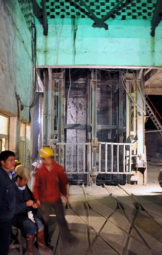 事發(fā)礦井地面出口處(10月9日攝)。新華社記者趙眾志攝