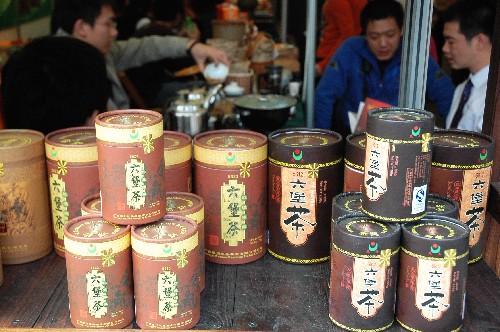科技周上展出的廣西地理標(biāo)志產(chǎn)品蒼梧六堡茶(1月6日攝)。 新華社發(fā)(楊紹功 攝)
