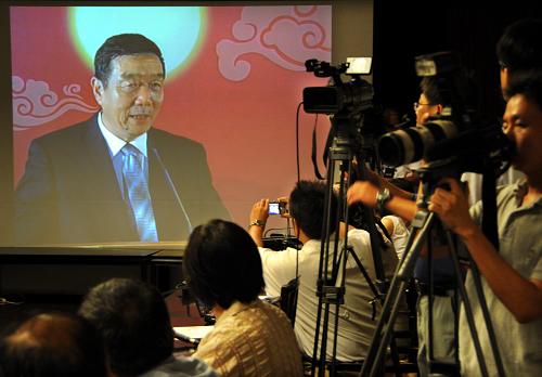 8月14日,北京故宮博物院鄭欣淼院長(zhǎng)在視頻連線儀式上表達(dá)對(duì)臺(tái)灣受災(zāi)民眾的慰問(wèn)。新華社發(fā)(吳景騰 攝)