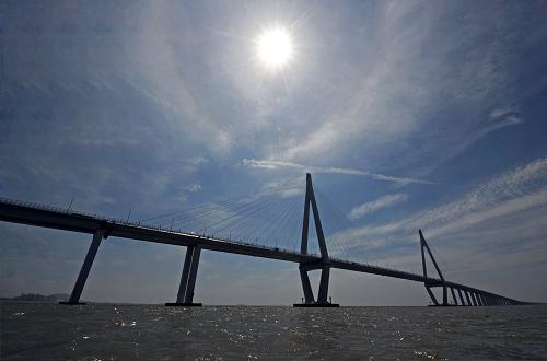 世界最長跨海大橋——杭州灣跨海大橋雄姿(2009年7月攝)。新華社記者 譚進(jìn) 攝