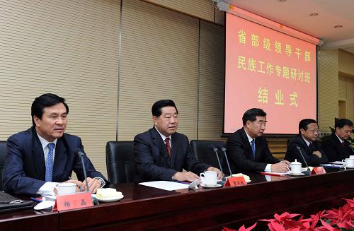 9月21日,中共中央政治局常委、全國(guó)政協(xié)主席賈慶林在北京出席中央組織部、中央黨校、國(guó)家民委共同舉辦的省部級(jí)領(lǐng)導(dǎo)干部民族工作專(zhuān)題研討班結(jié)業(yè)式并發(fā)表講話。 新華社記者 饒愛(ài)民 攝