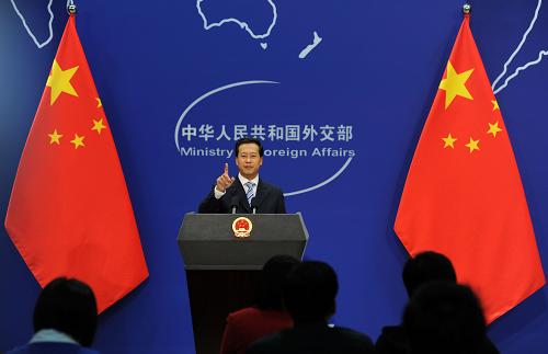 10月12日,外交部發(fā)言人馬朝旭在新發(fā)布廳內(nèi)回答記者提問(wèn)。新華社記者 金良快 攝
