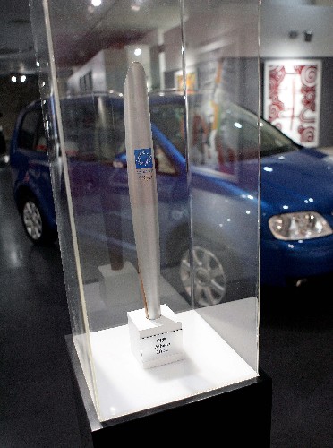 這是活動(dòng)現(xiàn)場(chǎng)展示的2004年雅典奧運(yùn)會(huì)火炬實(shí)物(攝于12月22日)。 新華社記者 張鐸 攝