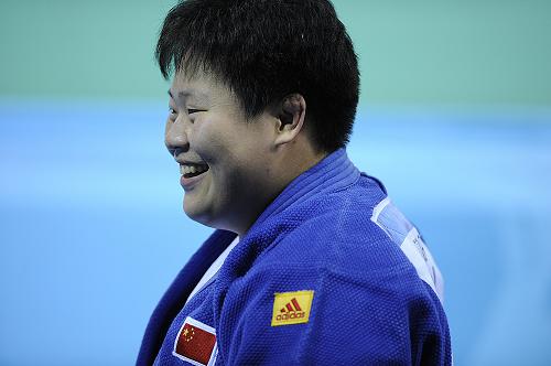 8月15日,在北京奧運會柔道女子78公斤以上級決賽中,中國選手佟文戰(zhàn)勝日本選手塚田真希,奪得冠軍。 新華社記者 吳曉凌 攝