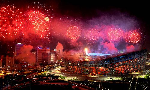 月24日,第29屆夏季奧運(yùn)會(huì)閉幕式在國(guó)家體育場(chǎng)——“鳥巢”舉行。 這是閉幕式上燃放的焰火。新華社記者李鋼攝