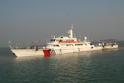 12月19日,參與海空聯(lián)合巡航歡迎儀式的“海巡132”號船艇。 新華社發(fā)(謝漢杰 攝)
