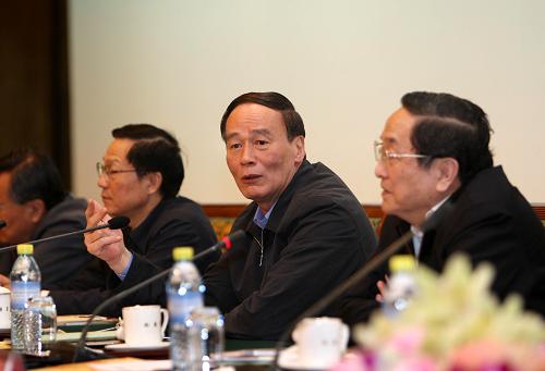4月23日,2010年上海世界博覽會(huì)組織委員會(huì)第七次會(huì)議暨國(guó)內(nèi)參展工作會(huì)議在北京召開(kāi)。中共中央政治局委員、國(guó)務(wù)院副總理、上海世博會(huì)組委會(huì)主任委員王岐山出席會(huì)議并講話。 新華社記者 劉衛(wèi)兵 攝