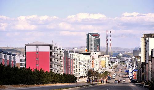 內(nèi)蒙古鄂爾多斯市準(zhǔn)格爾旗薛家灣鎮(zhèn)街景(資料照片)。 新華社發(fā)