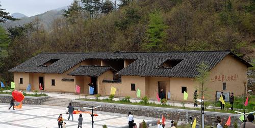 這是2009年4月20日在安徽省岳西縣拍攝的紅二十八軍軍政舊址——聶家老屋。 新華社發(fā)