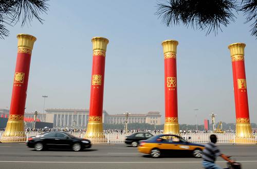 9月14日拍攝的北京天安門廣場(chǎng)東側(cè)的“民族團(tuán)結(jié)柱”。 新華社發(fā)