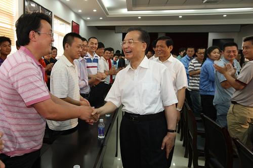 這是溫家寶在北京地鐵6號線平安里站施工工地會議室召開新一代農(nóng)民工代表座談會。新華社記者 姚大偉 攝