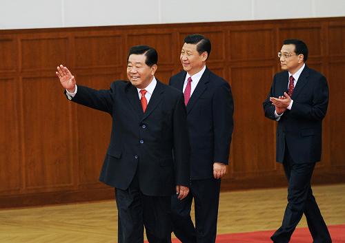 9月29日,全國(guó)政協(xié)辦公廳、中共中央統(tǒng)戰(zhàn)部、國(guó)務(wù)院僑辦、國(guó)務(wù)院港澳辦和國(guó)務(wù)院臺(tái)辦在北京人民大會(huì)堂宴會(huì)廳聯(lián)合舉行國(guó)慶招待會(huì)。中共中央政治局常委、全國(guó)政協(xié)主席賈慶林,中共中央政治局常委、國(guó)家副主席、中央軍委副主席習(xí)近平,中共中央政治局常委、國(guó)務(wù)院副總理李克強(qiáng)與來(lái)自海內(nèi)外的新老朋友歡聚一堂,共同慶祝中華人民共和國(guó)成立62周年。 新華社記者 李濤 攝