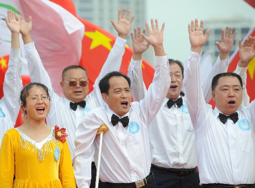 9月3日,演員在起跑儀式上表演。當(dāng)日,北京殘奧會(huì)圣火在大連進(jìn)行傳遞。 新華社記者楊光攝