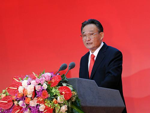10月1日,2010年上海世界博覽會(huì)中華人民共和國(guó)國(guó)家館日儀式在上海世博中心隆重舉行。中共中央政治局常委、全國(guó)人大常委會(huì)委員長(zhǎng)吳邦國(guó)出席儀式并致辭。新華社記者 李濤 攝