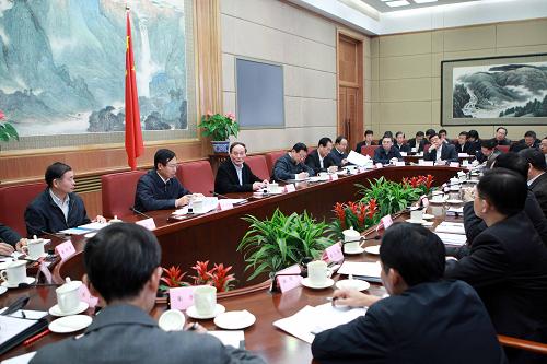 11月16日,中共中央政治局委員、國務院副總理王岐山在北京主持召開全國打擊侵犯知識產(chǎn)權(quán)和制售假冒偽劣商品專項行動領(lǐng)導小組全體會議。新華社記者劉衛(wèi)兵攝