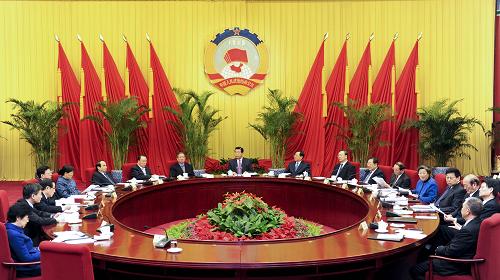 12月24日,政協(xié)第十一屆全國委員會第三十三次主席會議在北京召開。中共中央政治局常委、全國政協(xié)主席賈慶林主持會議并講話。新華社記者 謝環(huán)馳 攝