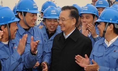 2008年11月21日至23日,中共中央政治局常委、國務(wù)院總理溫家寶在浙江、上??疾旃ぷ?。他深入工廠車間、主持召開座談會(huì),充分聽取企業(yè)負(fù)責(zé)人和職工群眾的意見、建議,就民營企業(yè)和大型企業(yè)發(fā)展問題進(jìn)行深入調(diào)研。他強(qiáng)調(diào),堅(jiān)定信心是應(yīng)對當(dāng)前世界經(jīng)濟(jì)動(dòng)蕩和金融危機(jī)的有力武器。