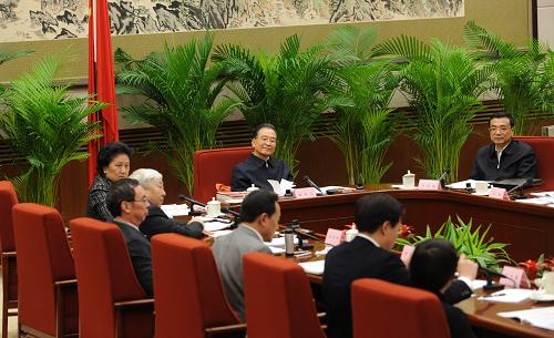 這是1月11日,溫家寶主持召開高等教育改革與發(fā)展座談會。新華社記者黃敬文攝