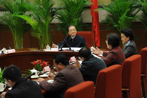 這是2月4日,溫家寶主持召開基礎(chǔ)教育領(lǐng)域座談會。新華社記者黃敬文攝