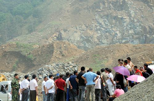 這是吉林九臺采石場爆炸事故現(xiàn)場(6月18日攝)。新華社記者 宗巍 攝