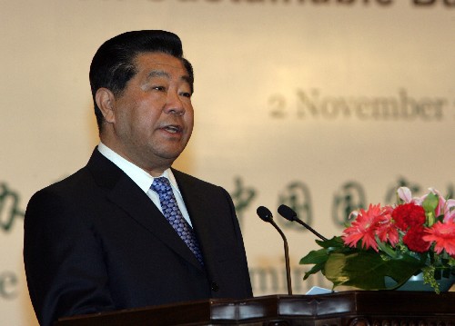 11月2日,國(guó)際竹藤組織和國(guó)家林業(yè)局在北京舉辦國(guó)際竹藤組織成立十周年紀(jì)念活動(dòng)和竹藤可持續(xù)發(fā)展全球論壇。中共中央政治局常委、全國(guó)政協(xié)主席、中國(guó)綠化基金會(huì)名譽(yù)主席賈慶林出席開幕式并致辭。