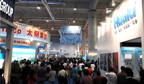 這是5月25日拍攝的展會(huì)現(xiàn)場(chǎng)。當(dāng)日,2009中國(guó)大連進(jìn)出口商品交易會(huì)暨2009大連國(guó)際工業(yè)博覽會(huì)在大連開(kāi)幕。此次交易會(huì)主要展出機(jī)床、自動(dòng)化、裝備制造、冶金、化工等工業(yè)產(chǎn)品,近1000家海內(nèi)外企業(yè)參展。新華社記者 姚劍鋒 攝