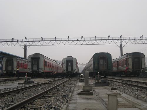 停放在廣州客運(yùn)段的列車(2月4日攝)。新華社記者 陳先鋒 攝