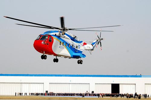 3月18日,AC313大型直升機在江西景德鎮(zhèn)首飛升空。新華社發(fā)(胡國林 攝)