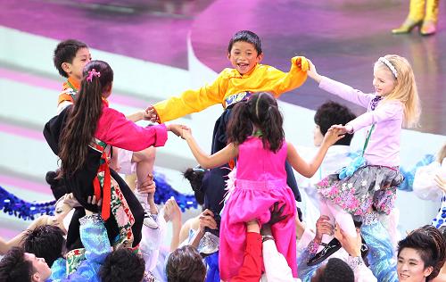 4月30日,中國2010年上海世博會開幕式文藝表演在上海世博園世博文化中心舉行。這是文藝表演第四章《致世博》。新華社記者 廖宇杰 攝