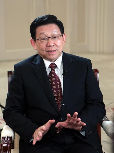 陳德銘接受記者采訪(12月8日攝)。新華社記者 邢廣利 攝