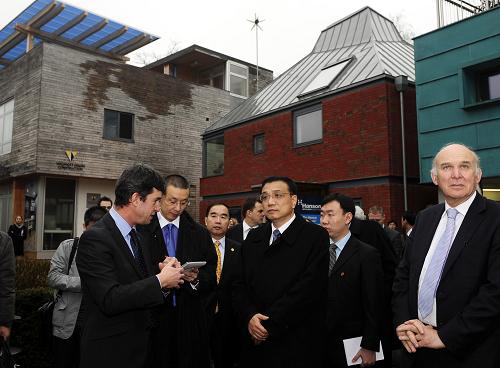 1月12日,中國國務(wù)院副總理李克強(qiáng)在倫敦參觀英國建筑研究院科技創(chuàng)新園。新華社記者 曾毅 攝
