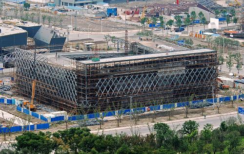 10月11日拍攝的正在建設(shè)中的上海世博會法國館。新華社發(fā)