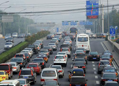 9月25日早高峰時段,北京西二環(huán)上車流量大。新華社記者 公磊 攝