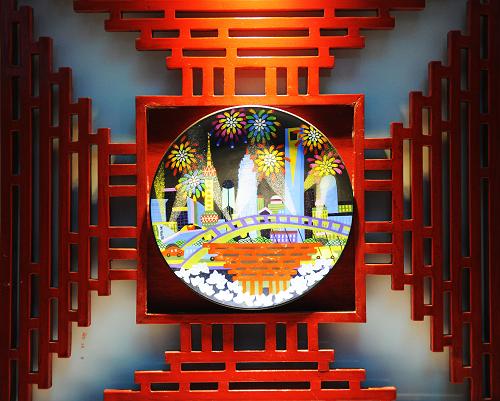 這是公眾參與館內(nèi)展出的上海金山農(nóng)民畫(huà)作品(5月13日攝)。世博會(huì)就是一個(gè)世界集會(huì),可以領(lǐng)略世界各地的文明和文化,學(xué)到很多書(shū)本上學(xué)不到的東西。世博會(huì)大幕已落,但人類對(duì)于城市和自身的探索不會(huì)終止,通過(guò)世博會(huì)所獲得的精神和文化的資源會(huì)對(duì)中國(guó)和世界的未來(lái)發(fā)生重要的影響。新華社發(fā)