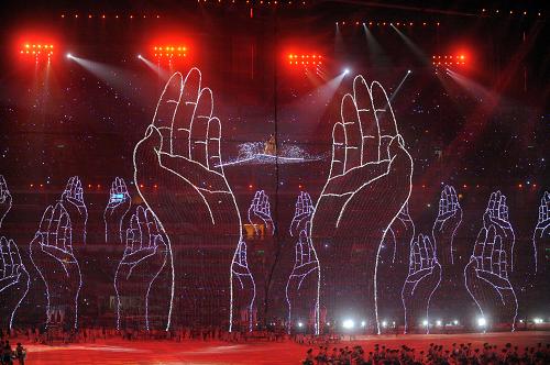 12月12日,2010年亞殘運會開幕式在廣州舉行。這是演員在開幕式文藝表演《美麗的世界》中演出。新華社記者 徐昱 攝