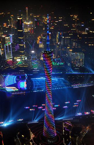 亞運(yùn)會(huì)帶動(dòng)廣州城市新中軸線景觀的崛起,這里已經(jīng)成為廣州最受歡迎的城市景觀(2010年11月10日攝)。新華社記者 劉大偉 攝