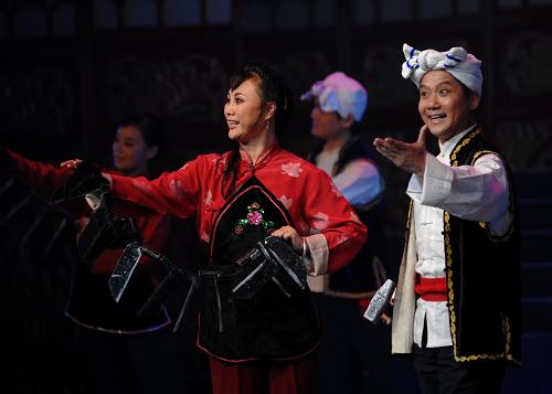 5月8日,演員在延安解放劇院進行戲曲專場演出。新華社記者 李一博 攝