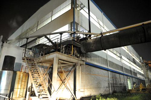 這是廣西貴港鋼鐵公司軋鋼廠發(fā)生煤氣泄漏的事故現(xiàn)場(7月29日攝)。新華社記者 周華 攝
