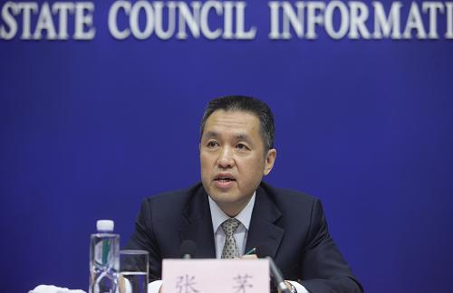 4月8日,國(guó)務(wù)院新聞辦舉行新聞發(fā)布會(huì)。衛(wèi)生部黨組書記、副部長(zhǎng)張茅說(shuō),監(jiān)察部已參加國(guó)務(wù)院醫(yī)改領(lǐng)導(dǎo)小組,將會(huì)對(duì)資金的投入和執(zhí)行情況進(jìn)行監(jiān)督檢查。 新華社記者邢廣利攝