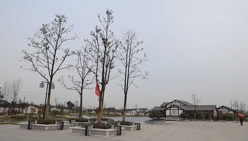 江蘇省蘇州市援建的綿竹市年畫產(chǎn)業(yè)基地投資2000萬元,集年畫制作、交易于一體,目前年畫廣場、年畫湖、年畫傳習(xí)所等標(biāo)志性建筑已完工(1月20日攝)。新華社記者 陳燮 攝