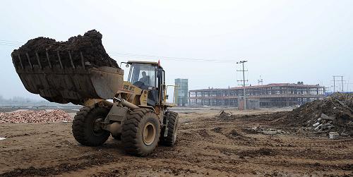 正在建設(shè)中的四川綿竹市江蘇工業(yè)園孵化基地投資創(chuàng)業(yè)服務(wù)中心(1月19日攝)。新華社記者 陳燮 攝