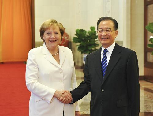 7月16日,中國國務(wù)院總理溫家寶在北京人民大會堂舉行儀式,歡迎德國總理默克爾訪華。新華社記者 李學(xué)仁 攝
