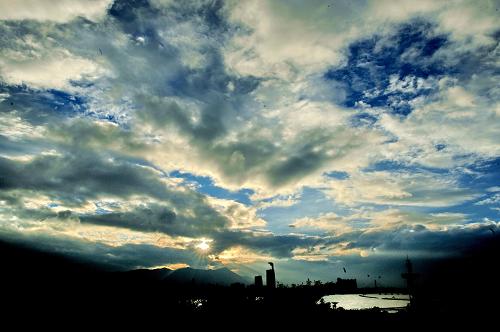 8月31日早晨,福州市上空烏云密布。新華社記者 張國俊 攝