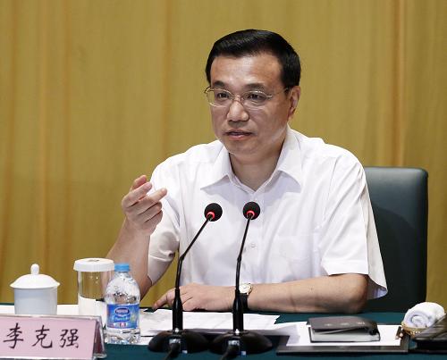 8月21日,中共中央政治局常委、國(guó)務(wù)院副總理李克強(qiáng)在江蘇省常州市主持召開(kāi)加快保障性安居工程建設(shè)工作座談會(huì)并講話(huà)。新華社記者 劉建生 攝