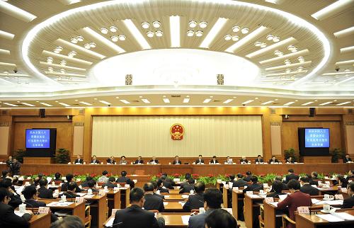 10月28日,十一屆全國(guó)人大常委會(huì)第十七次會(huì)議完成各項(xiàng)議程后,在北京人民大會(huì)堂閉會(huì)。吳邦國(guó)委員長(zhǎng)主持閉幕會(huì)并發(fā)表講話。新華社記者 謝環(huán)馳 攝